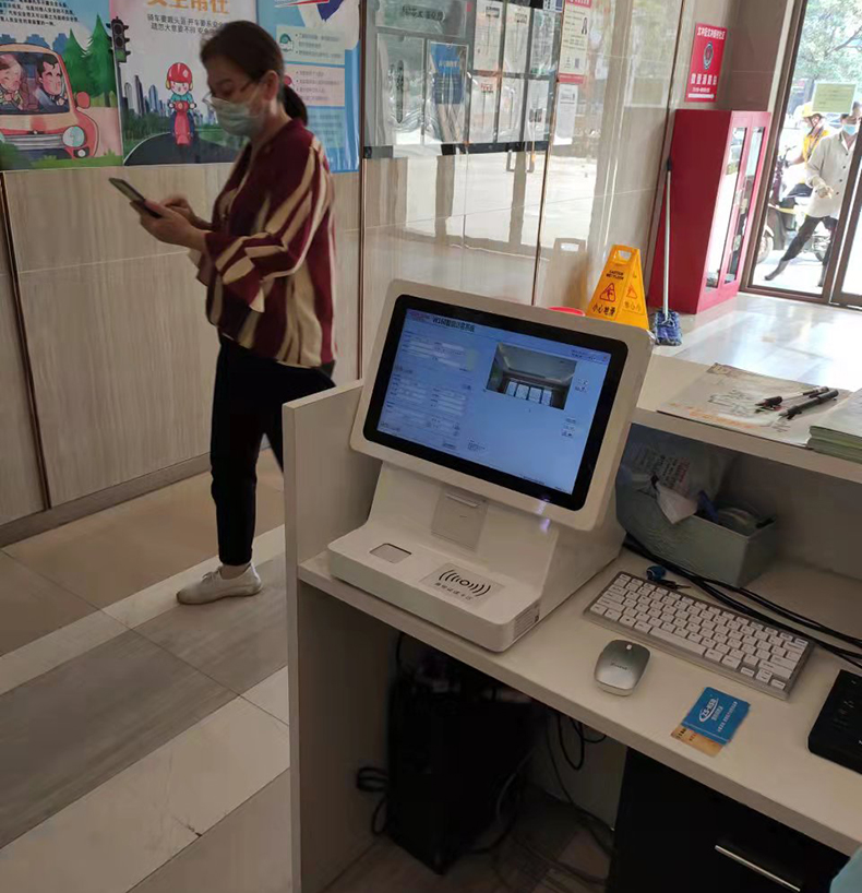 門衛(wèi)管理系統(tǒng)訪客登記自助終端一體機(jī)定制加工人證比對核驗(yàn)來訪人員信息錄入門禁閘機(jī)聯(lián)動(dòng)軟件開發(fā)