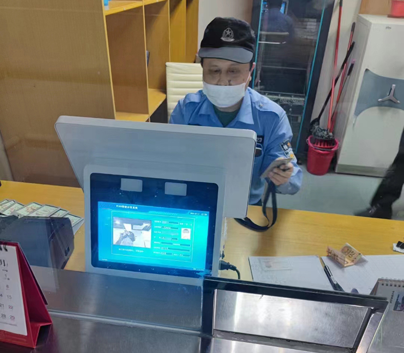 門衛(wèi)管理系統(tǒng)訪客登記自助終端一體機(jī)定制加工人證比對核驗(yàn)來訪人員信息錄入門禁閘機(jī)聯(lián)動(dòng)軟件開發(fā)